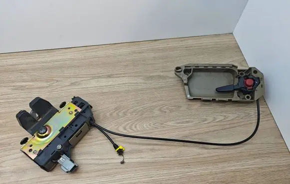 Volvo XC90 Tailgate/trunk/boot lock/catch/latch 30753480 1Z426X