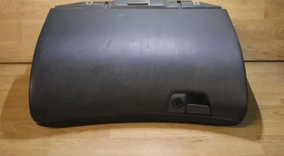 Volvo V70 Glove box 8650374