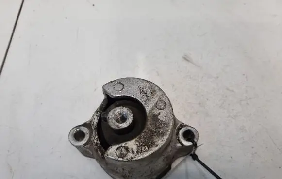 Honda Accord Engine mount bracket 
