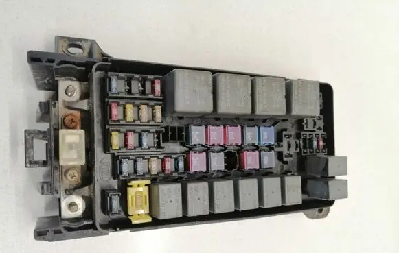 KIA Sorento Fuse module 911603E040 Y05E