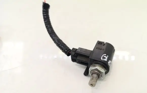 Clutch pedal sensor