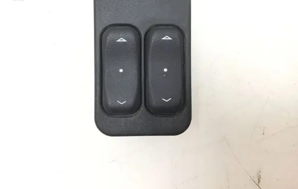 Opel Meriva A Electric window control switch 13363202