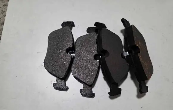 Volvo 850 Brake pads (front) 9485593