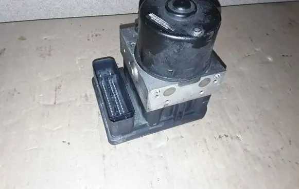 Seat Toledo II (1M) ABS Pump 1C0907379E 1J0614517E