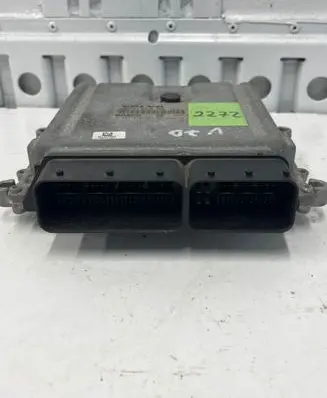 Volvo V70 Engine control unit/module 30771550 0281012103