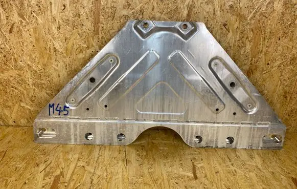 BMW 2 Active Tourer U06 Engine splash shield/under tray 9465403