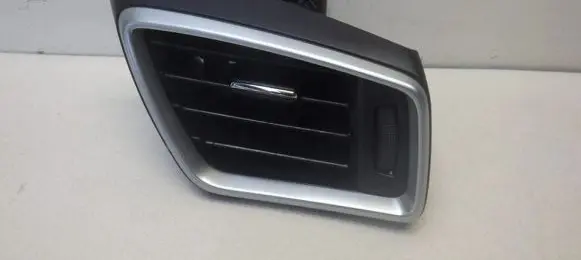 Nissan Qashqai Dashboard side air vent grill/cover trim 687604EA0A