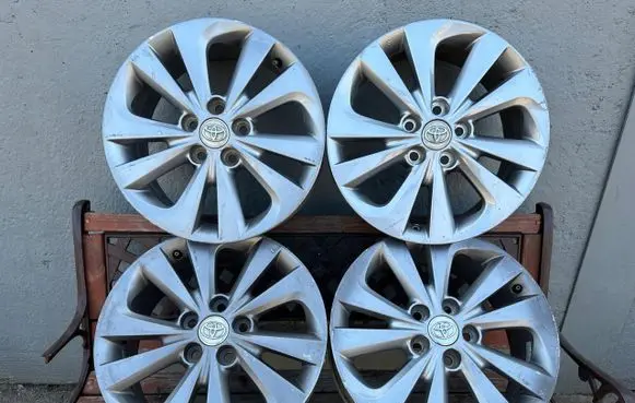 Toyota Avensis T220 R17 alloy rim 