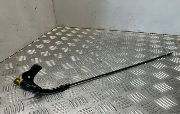 Peugeot 207 Oil level dip stick 