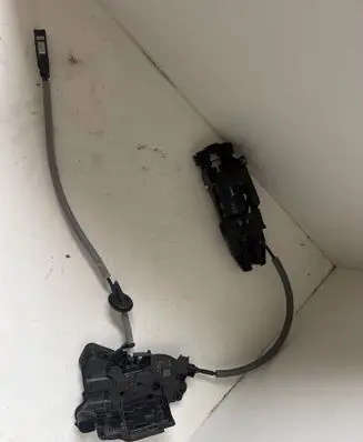 Volkswagen T-Roc Front door lock 3J1837016