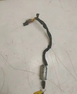 Renault Laguna I Ignition lock 8456221 F3695