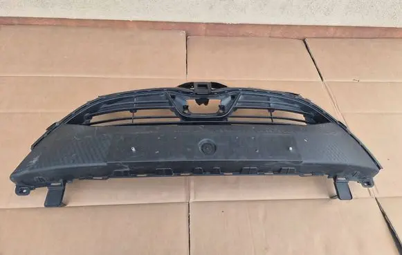 Toyota Yaris Front bumper upper radiator grill 531110DD41