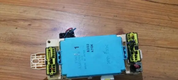 Mitsubishi Galant Fuse box set 47637l12 mr24316