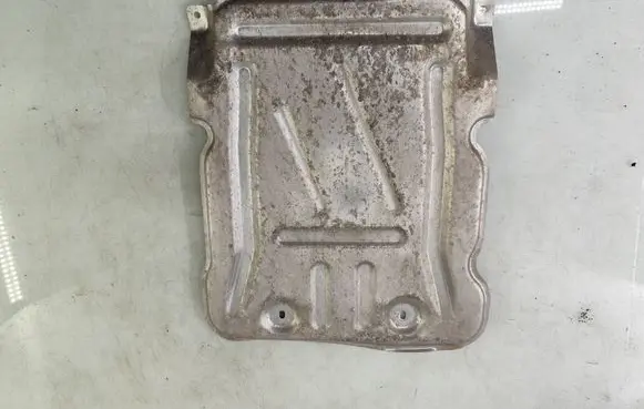 Volkswagen T-Roc Engine splash shield/under tray 5Q0825230