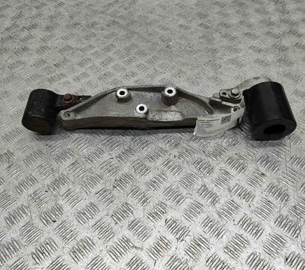 Volvo V60 Rear differential/diff mount bracket 32203500 31437628