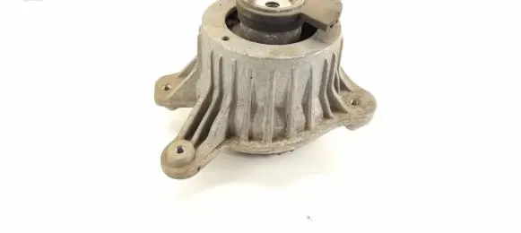 Mercedes-Benz C W205 Engine mount bracket 2052406617 A2052406617
