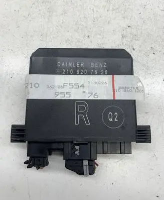 Mercedes-Benz E W210 Door control unit/module 2108207626