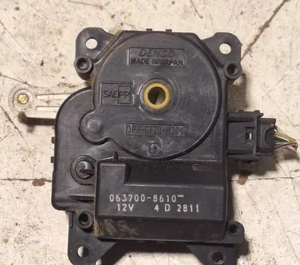 Toyota Avensis Verso Air flap motor/actuator 0637008610 4D2811