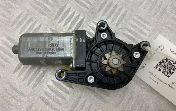 Ford Mustang VI Seat adjustment motor 0390203044