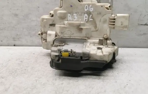 Audi A3 S3 8P Rear door lock 4F0839016