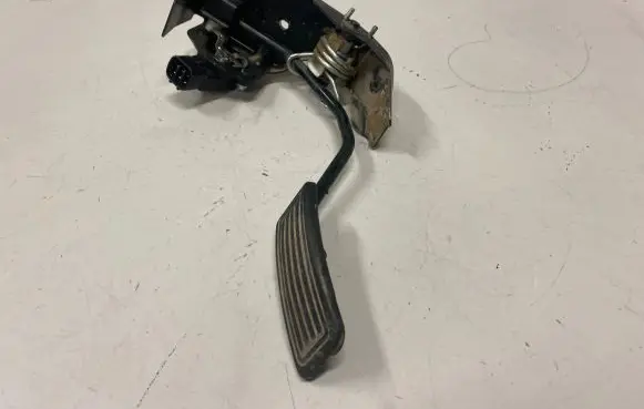 Toyota Avensis T250 Accelerator throttle pedal