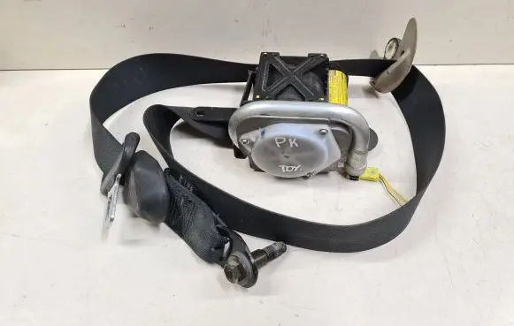 Toyota Avensis T250 Front seatbelt 7322005051