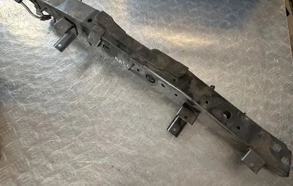 Nissan Qashqai Top upper radiator support slam panel