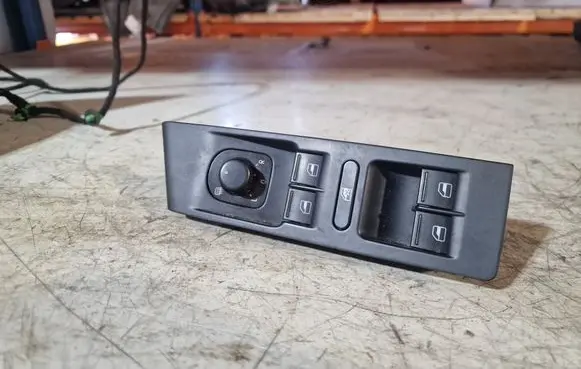 Volkswagen PASSAT B7 Electric window control switch 3AC857858A
