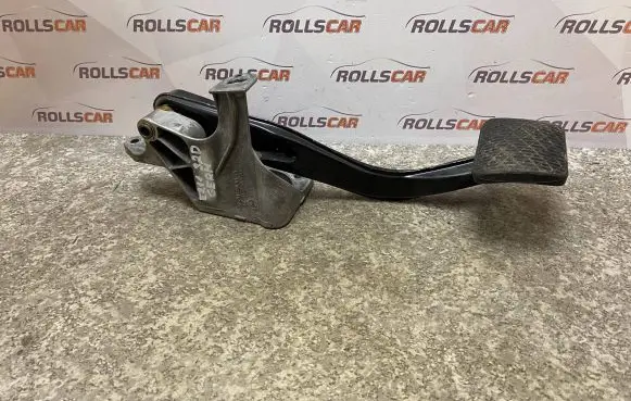Mercedes-Benz E W211 Brake pedal A2112900119