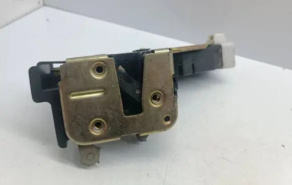Mitsubishi Space Star Front door lock