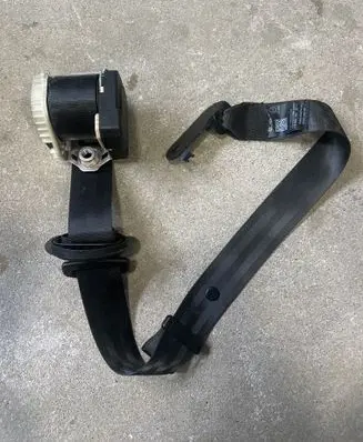 Volkswagen Touran II Rear seatbelt YD41631711 1T0857805D P40561