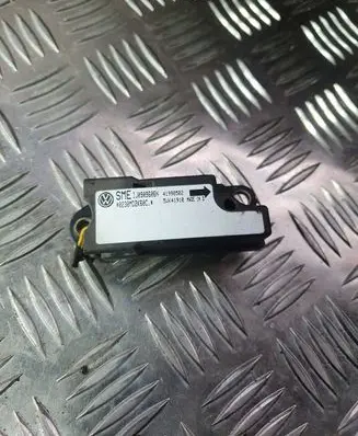 Volkswagen PASSAT B5 Airbag deployment crash/impact sensor 1J0909606N 5WK41910 41990502