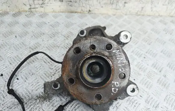 Mini One - Cooper F56 F55 Front wheel hub 6850414