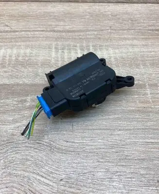 Audi A3 S3 8P Air flap motor/actuator 132801345 983389HF 1K0907511
