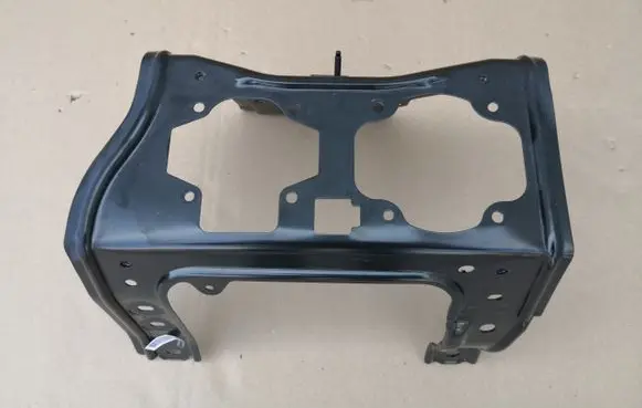 Nissan Leaf II (ZE1) Engine bonnet/hood lock trim molding 