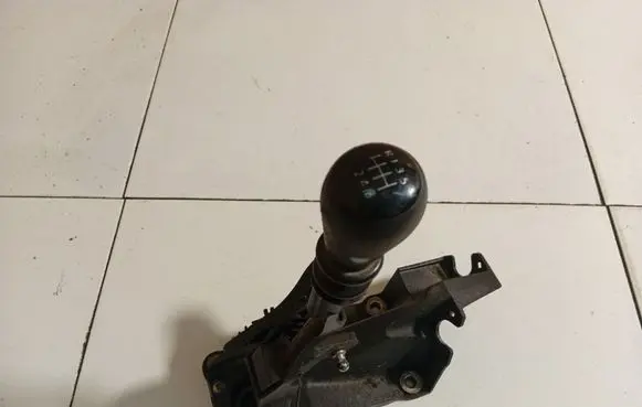 Nissan Qashqai Gear shifter/selector 112102067