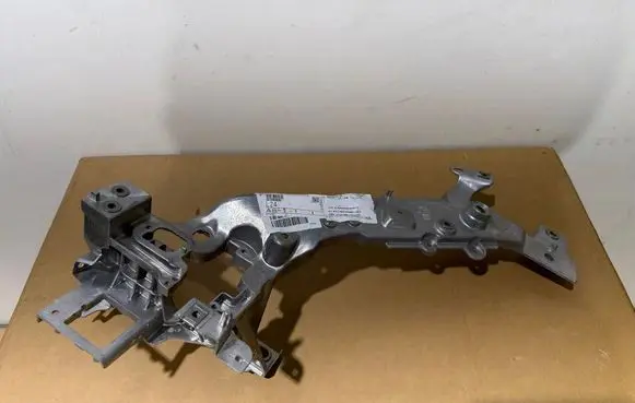 Polestar 2 Headlight/headlamp mounting bracket 32396095