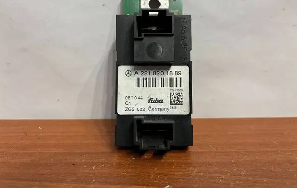 Mercedes-Benz S W221 Aerial antenna amplifier A2218201889