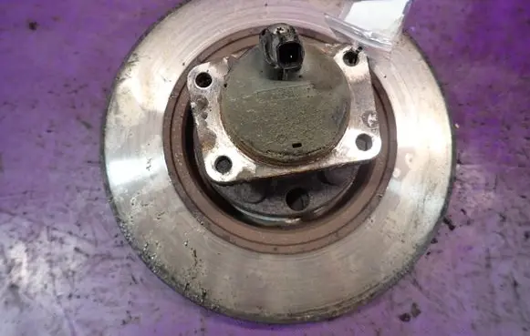 Rear wheel hub spindle/knuckle