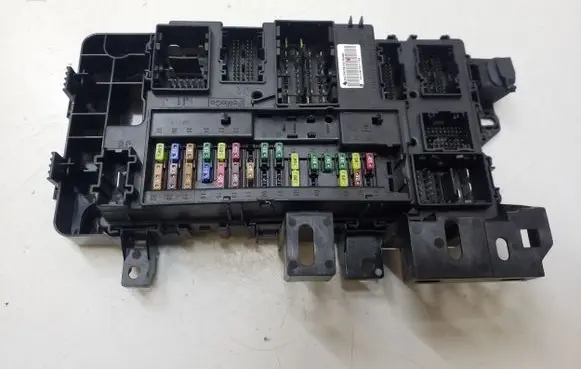 Ford Mustang VI Fuse module JR3T15604 DG9T14B476