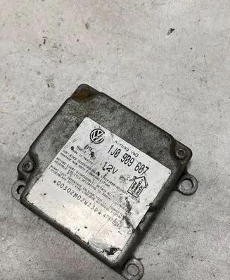Volkswagen PASSAT B5 Airbag control unit/module 1J0909607 00302M02W73 47970218