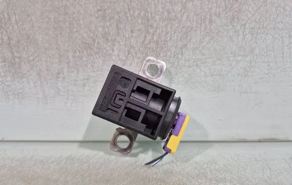 Audi A6 S6 C6 4F Battery relay fuse 4F0915519