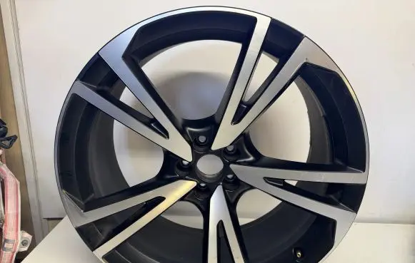 Audi Q7 4M R22 alloy rim 4M0601025BT