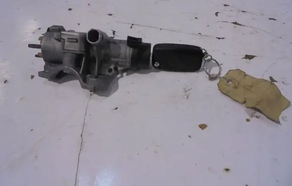 Audi A4 S4 B6 8E 8H Ignition lock 4B0905851F
