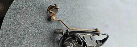 Mercedes-Benz E W211 Air suspension front height level sensor A0105427717