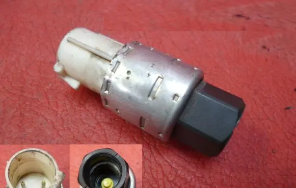 Ford Focus Air conditioning (A/C) pressure sensor 95BM19E561AA