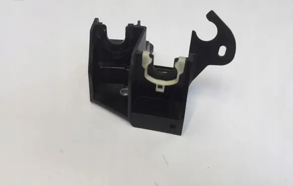 Volvo XC40 Gear shift cable bracket 32240425