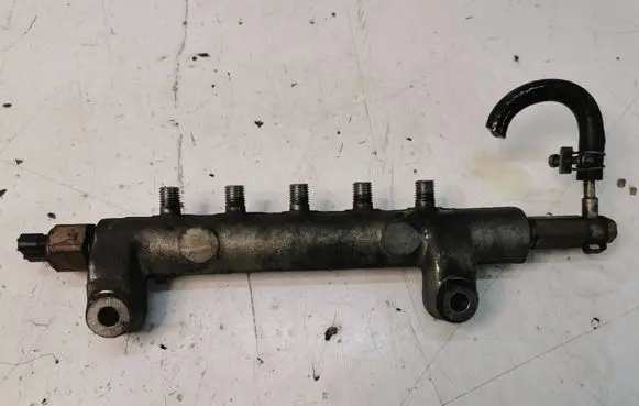 Nissan X-Trail T30 Fuel main line pipe