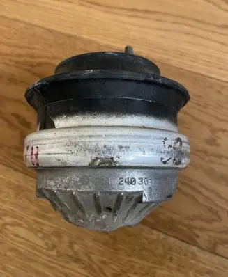 Mercedes-Benz E W211 Engine mount bracket 2112403017