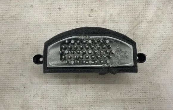 BMW X2 F39 Heater blower motor/fan resistor 7952061 F011500152 2468108390